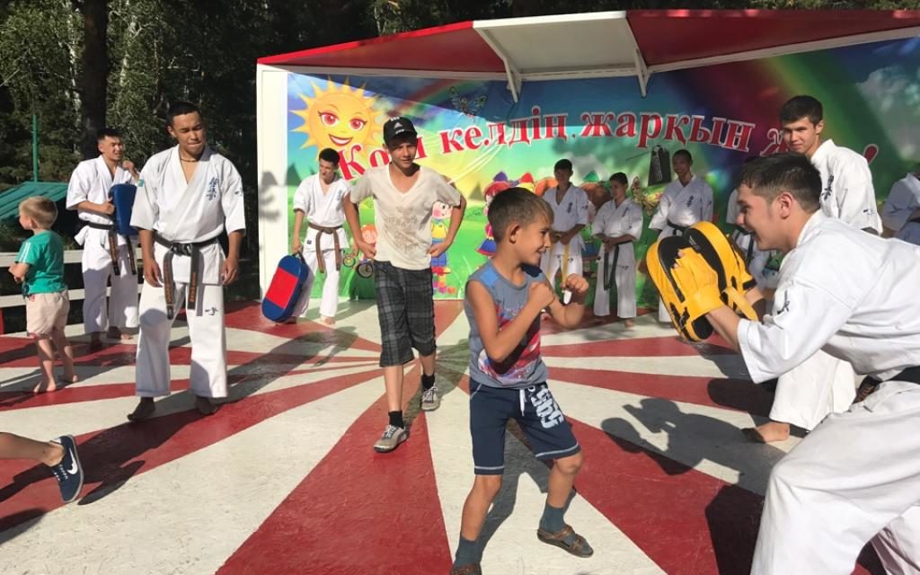 Спортсмены республиканской сборной по каратэ посетили детский дом «Боровичок»